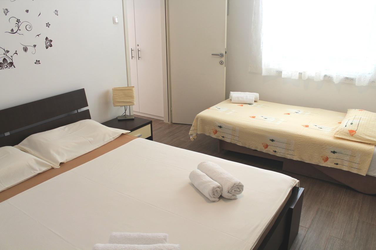 Apartment Maja Krk Town Buitenkant foto